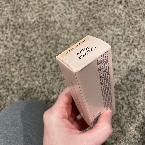 Charlotte Tilbury Airbrush Flawless Foundation - Picture 3 of 4